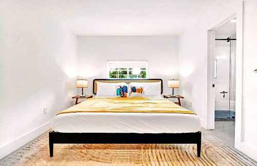 Bright 4BR North Miami Villa Close to Beaches and Huge Backyard - Foto 10