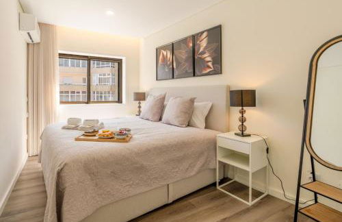 Spacious & Stylish Flat with Garage by HostWise - Foto 1