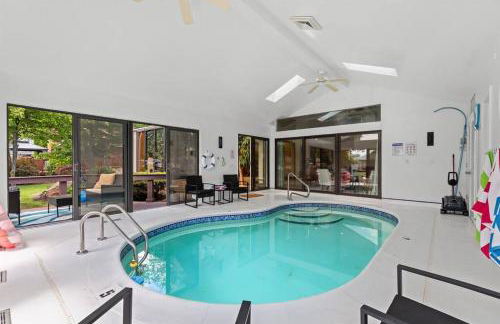 NEW! 4BR I Indoor Pool on the Bay in Boat Town USA - Foto 4