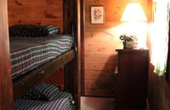 Charming Cabin Rental with Private Beach Access on Lake George in New York - Foto 13