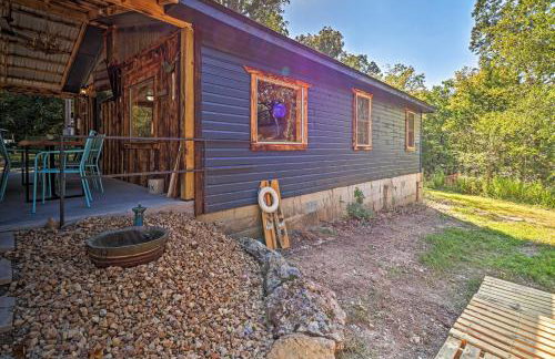 Cozy Cabin with Backyard Oasis 11 Mi to Marina - Foto 25