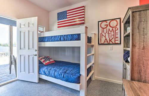 Lakefront Bellevue Home Private Beach and Fire Pit! - Foto 20