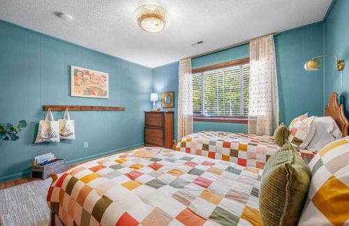 Big Yard Family Getaway - Pets OK - Grill and Hike - Foto 45