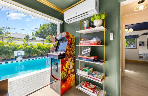 5 Min to Beach - Heated Pool Hot Tub 85 TV's BBQ Games - Foto 7