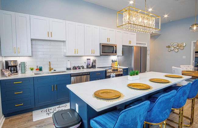 Trendy Historical Home Near Downtown Attractions - Foto 16