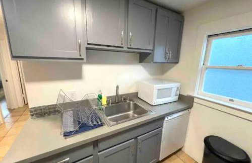 Front House 3 bedroom flat nice street, walk to BART, shops - Photo 19