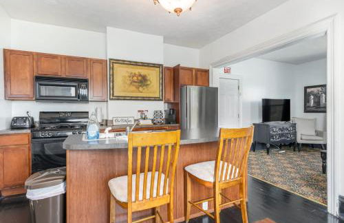 Spacious upstairs 1bed- Walking distance to Beach outlet mall - Photo 9