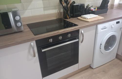 Douglas Apartment - Trains to Edin & Glasgow - Private Parking - Photo 19