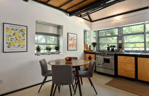 The Architect's Modern Castle - Photo 21