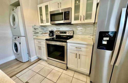 Stylish Stay Close to UM City Vibes - Photo 21