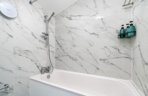 Luxe 5-bedroom House with Hot Tub, Pool table & Football Table - Foto 22