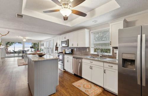 Lone Star Lake Cottage-NEW Trex Deck, boat dock - Foto 23