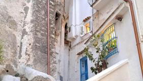 Tra i Vicoli di Sperlonga, Storia, Mare e Relax - Foto 2