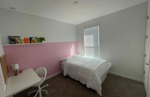 Spacious, Family-Friendly Home - Photo 28