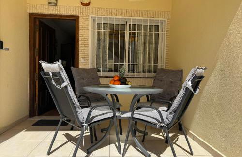 En perle med plass til voksne og familien, solfylt terrasse 5 min fra stranden - Foto 4