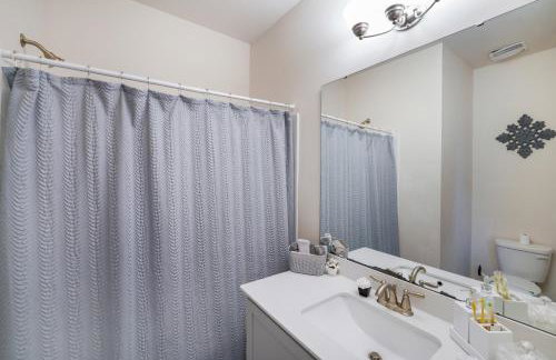 Stylish 3BR Home in CLT, Close to Downtown, Airport, WFH & Parking & Family Friendly & Business Ready - Foto 41