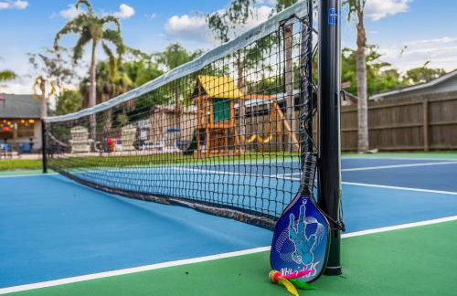 Tropical Oasis- Pickleball, Pool, Hot Tub- 15 min to beach - Photo 72
