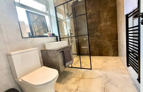 Stylish 2BR - Sleeps 6 - Central Stourbridge Gem - Foto 16