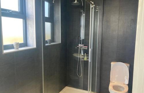 The Salt Box- Lovely refurbished annexe, free parking, walk to Porth beach. - Foto 11