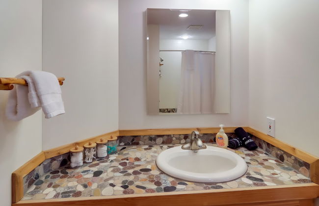 Boardman Monarch Upscale River Lodge HOT Tub! - Foto 13