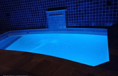 Casa com piscina , churrasqueira, Wi-Fi, em rua de Areia à 1km da praia, bairro sussegado, proíbido uso de som extremamente alto ideal para descansar - Foto 3