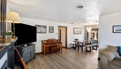 Lakefront Washington Home with Private Pool and Sauna - Foto 5