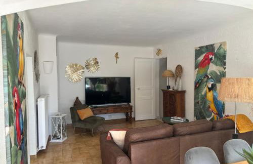 Logement cosy avec piscine ,parking et jardin - Photo 28