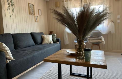 Leszczynowy domek nad jeziorem - Foto 31