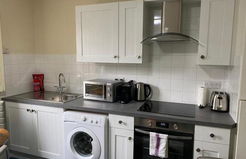 NEW LISTING! - Cosy 1Bd Nestled in Teddington - Foto 9