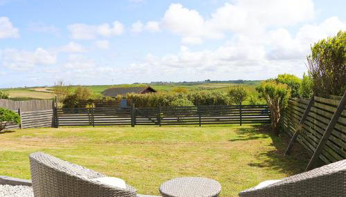 Coastal retreat surrounded by open countryside - Foto 2, Garden, Garden view