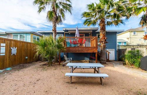 The Hideaway by Sunsational Stays - Rear Unit Only, Steps to the Beach - Foto 3