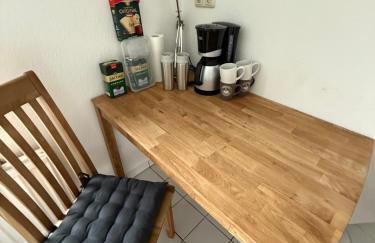 1 Zi Whg an der Universität zu Kiel-City, Alsenstrasse 17, perfekt als Schadenwohnung, eigener Parkplatz, 45 qm, große Wohnküche, , Wlan incl, perfekt möbliert, je 3 Min zur Universitätsklinik zu Kiel, Ostsee, Seebäder, - Foto 10