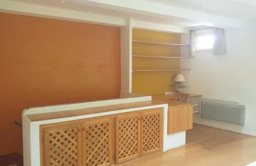 maison au coeur de Fontaine de Vaucluse, nichée sur le rocher et surplombant la sorgue - Foto 14