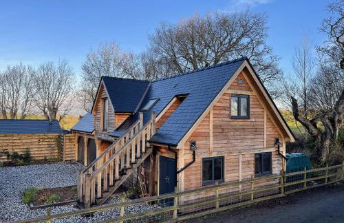 Upper Gelli Luxury Holiday Lodge, Converted Dairy & Cosy Shepherds Huts - Photo 22