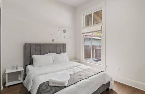 Modern Apt - Downtown Charm - Ideal Location - Foto 13