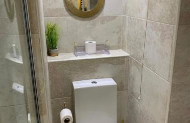 7 bed 3 bath M25 Long term Parking - Foto 28