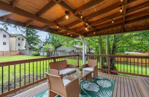 Spacious Modern Retreat w Game Room and Yard - Foto 45