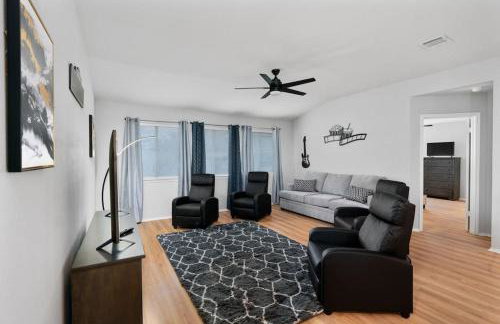 Incredible Heated Pool HotTub Gameroom-Movieroom - Photo 15