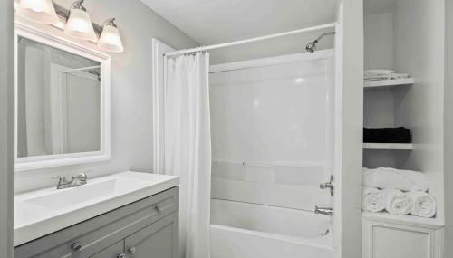 3 mins from Downtown - PS5, King Bed & EV Charger - Foto 2