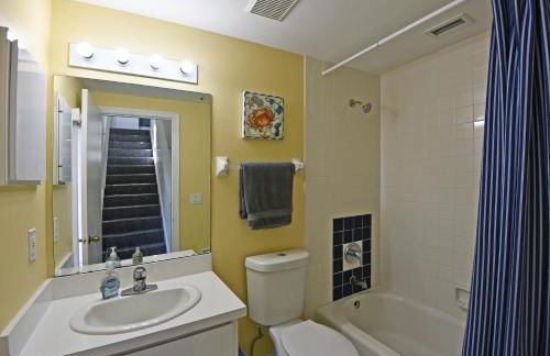 On the Beach, Walk to Village, Watch the Sunsets from Balcony - Foto 38