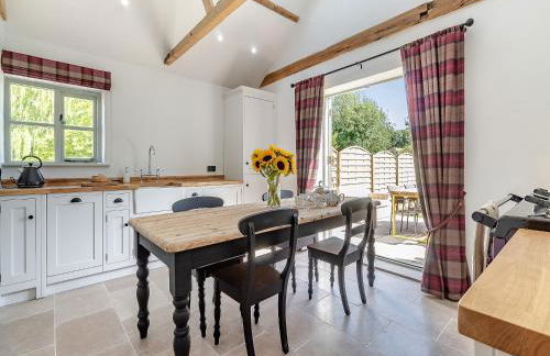 Queens Barn - Photo 10