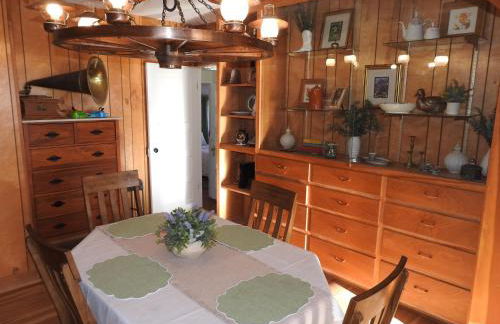 Miners Choice 3 Bedroom on Main St Bonus Rooms Sleeps up to 9 TV WIFI Piano - Foto 35