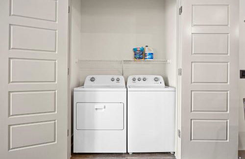 Stylish 1BR Retreat with Pool & Gym - Foto 24