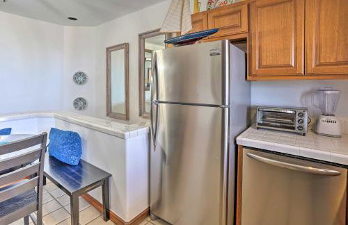 Quiet Avalon Getaway Villa with Ocean View and Balcony - Foto 13