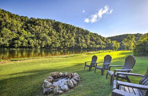 Cozy Waterfront Cottage with Deck on White River! - Foto 2