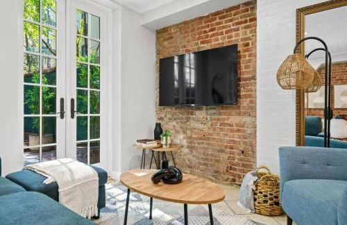 Newly Renovated 2BR w Rare Private Backyard and BBQ - Foto 6