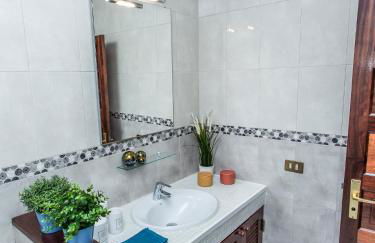 Spectacular Renovated Apartment, 5 min to Camison Beach, with AirCon - Photo 32