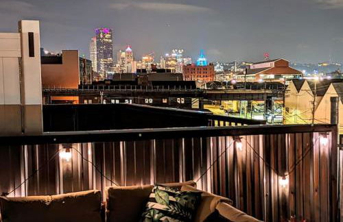 HostWise Stays - The Charlotte - Rooftop patio, Garage Parking, Prime Location, Large 3 Story Home - Foto 9