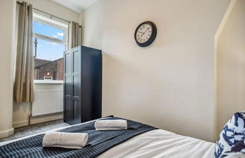 Large 3BDR House By Vista Stays Short Lets & Serviced Accommodation Glasgow With Pool Table & Free WiFi - Foto 13