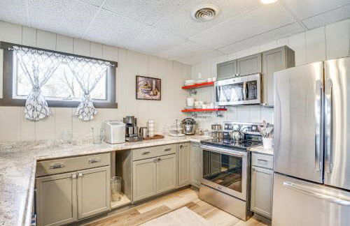 9 Mi to Shore Home with Hot Tub in Howards Grove! - Foto 13